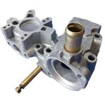 پوسته/هوزینگ ترموستات موتورXU7-XU7P(زیمنس) باسوراخ سنسورمیل سوپاپ و لوله آب بخاری وهواگیری پژو 405 ایساکو – گارانتی پلاس